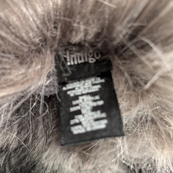 Indigo Fur Mittens - Picture 4 of 4